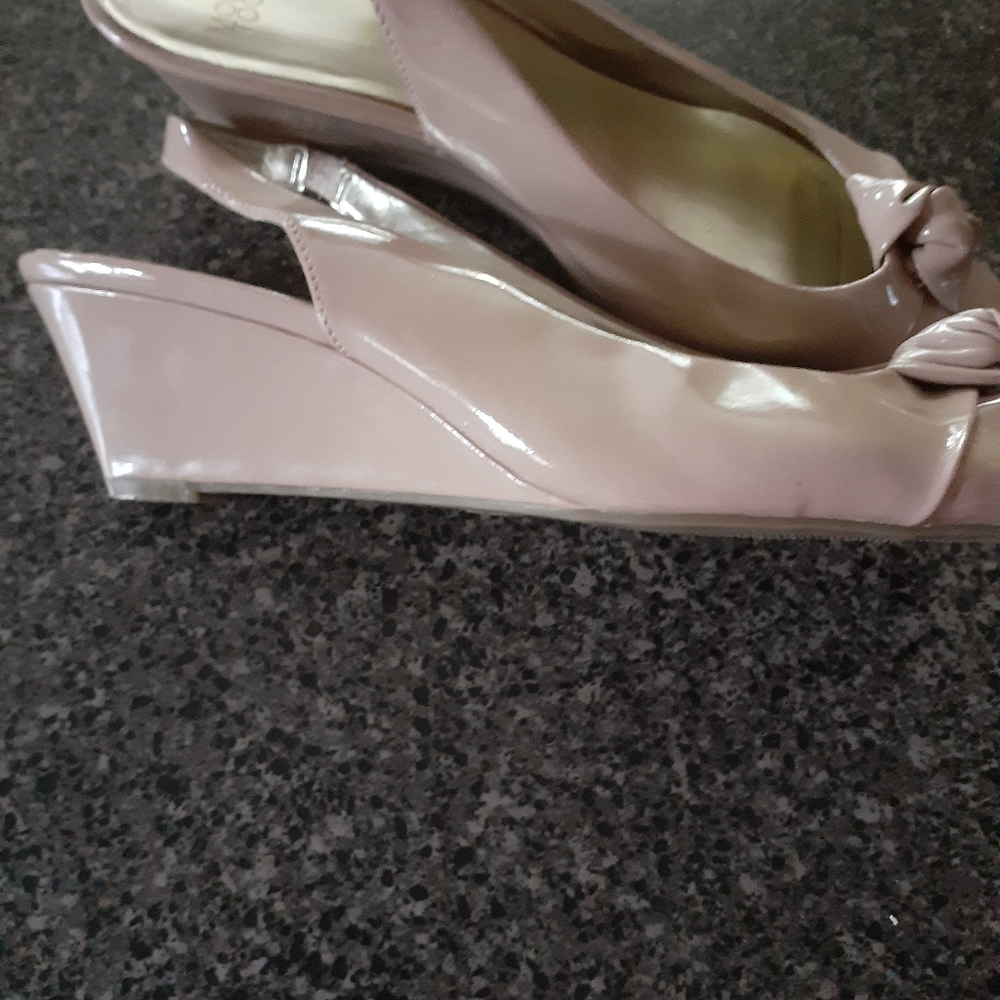 Shoes - Picture 2 of 8